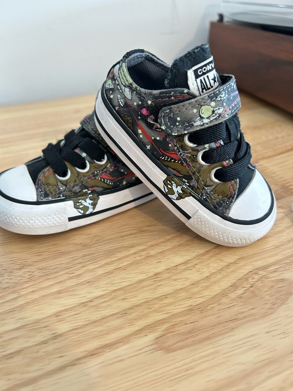Converse Chuck Taylor All Star Infant 3 Dinoverse Dinosaur Space Sneakers